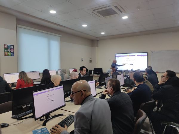 The Trainer is delivering the theory part of the AI training